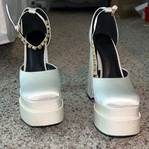 Platform heel